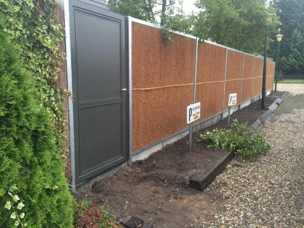 Photo de Portail battant Kokosystems en aluminium