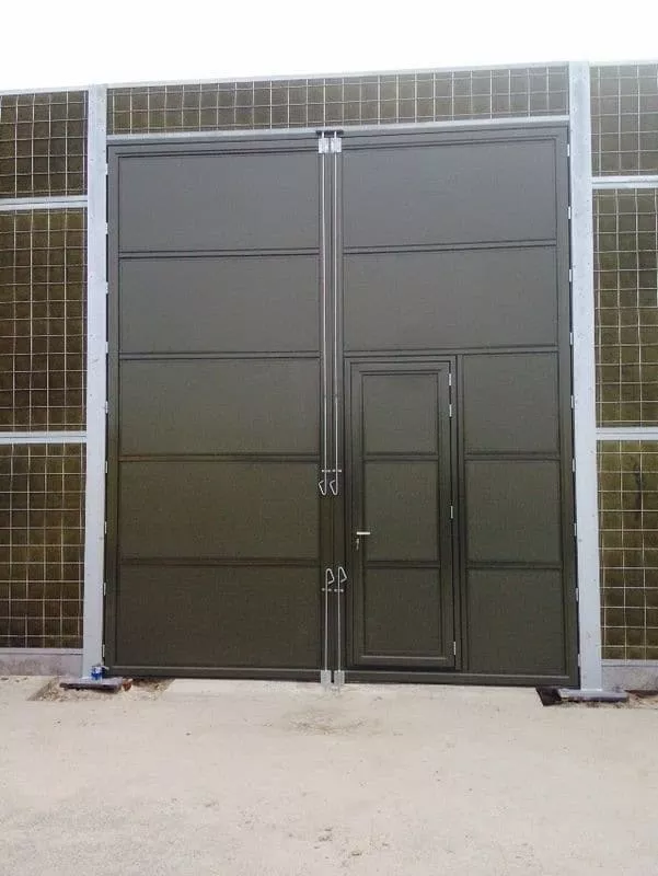 Photo 6 de Portail battant Kokosystems en aluminium